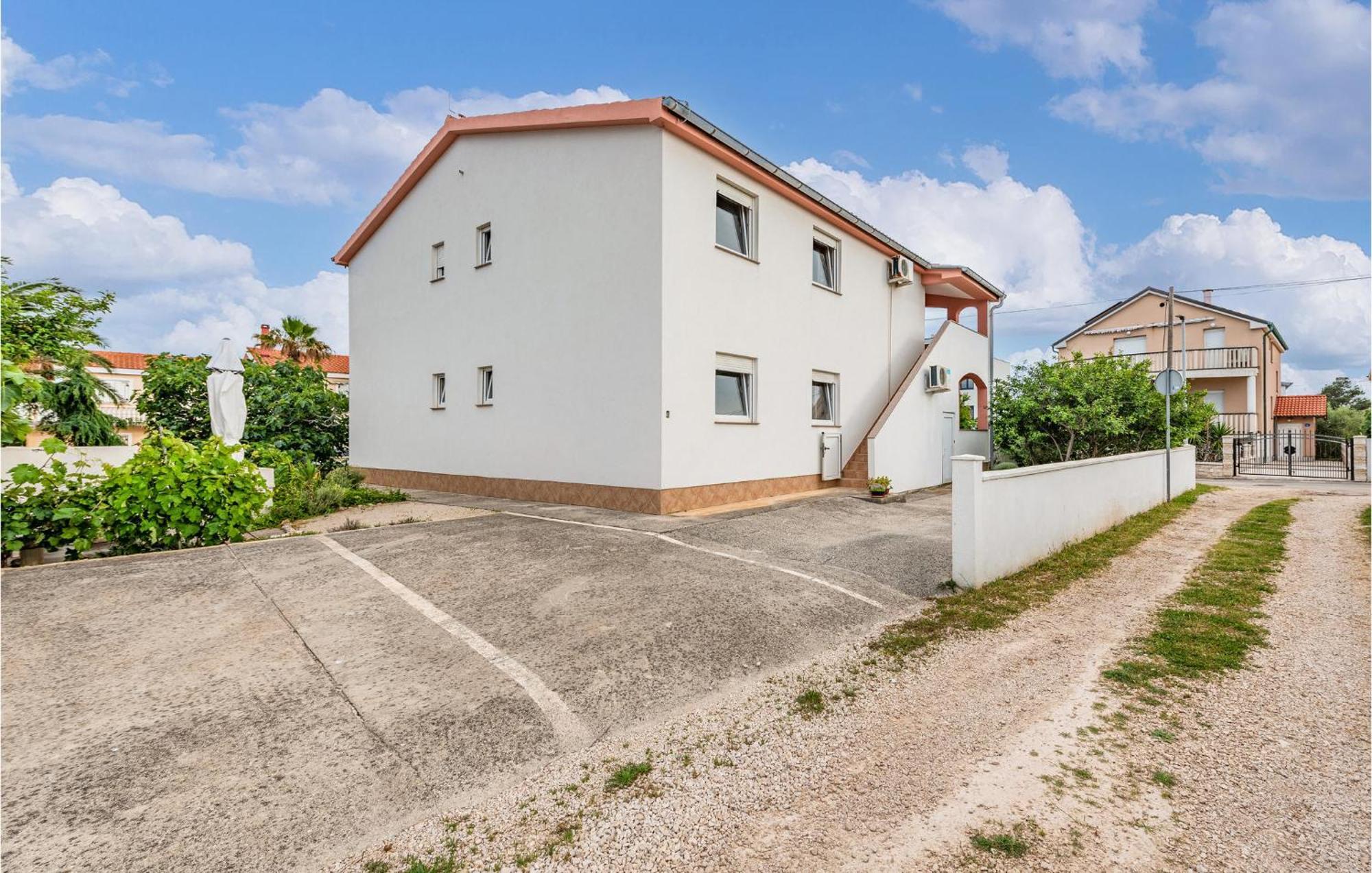 Two-Bedroom Apartment in Vir Buitenkant foto