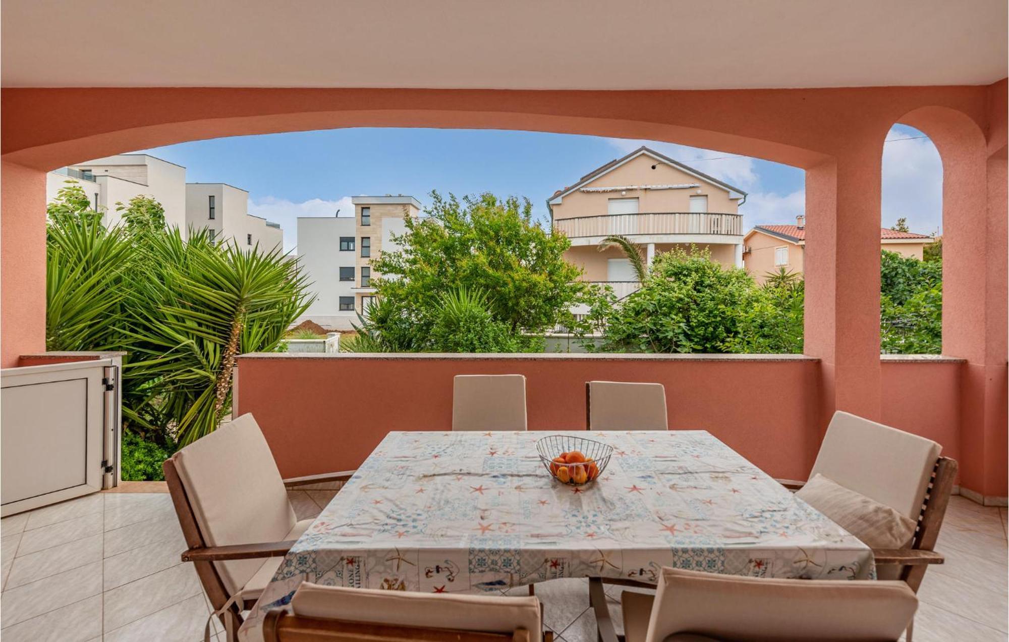 Two-Bedroom Apartment in Vir Buitenkant foto