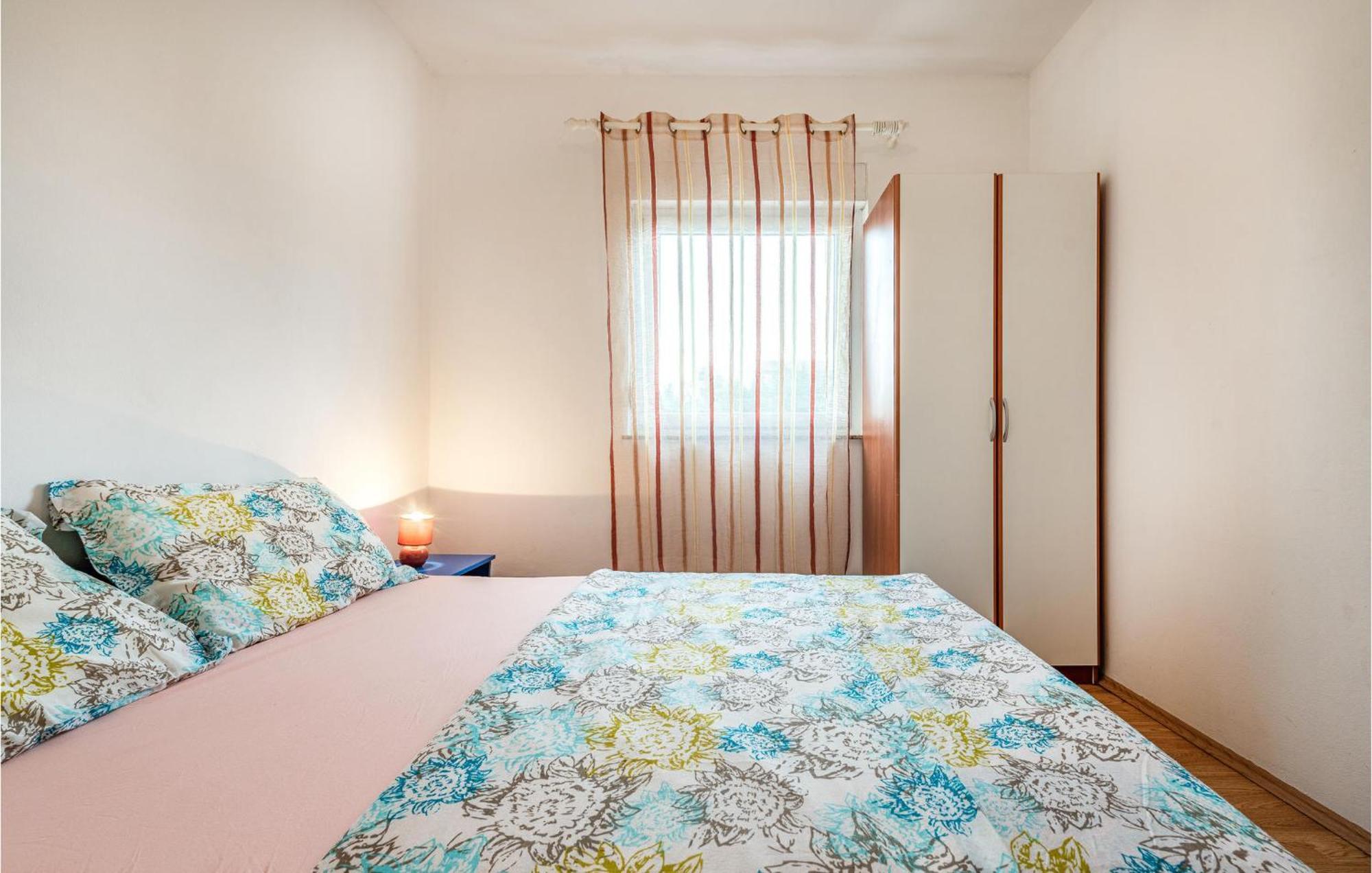 Two-Bedroom Apartment in Vir Buitenkant foto
