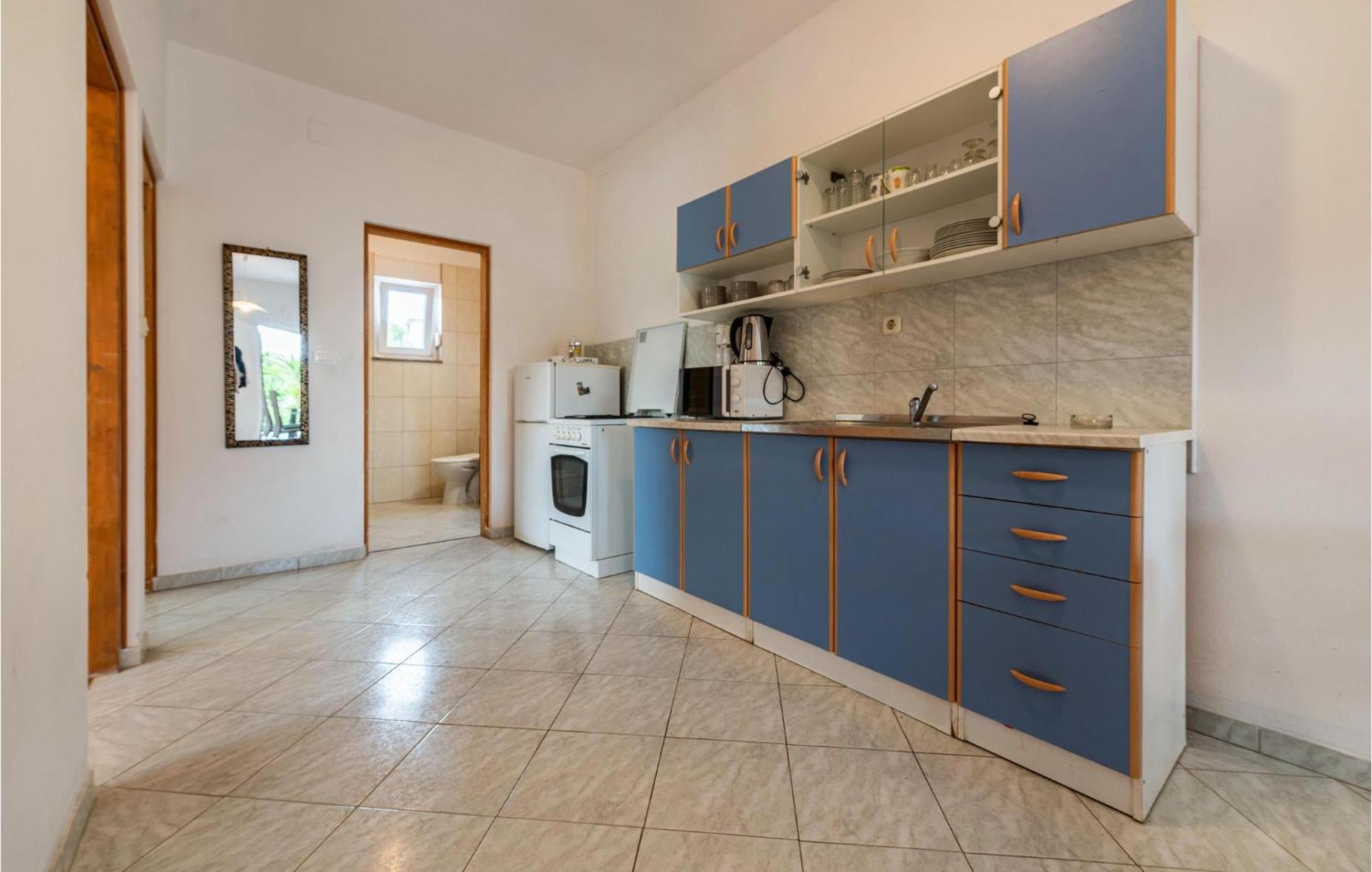 Two-Bedroom Apartment in Vir Buitenkant foto