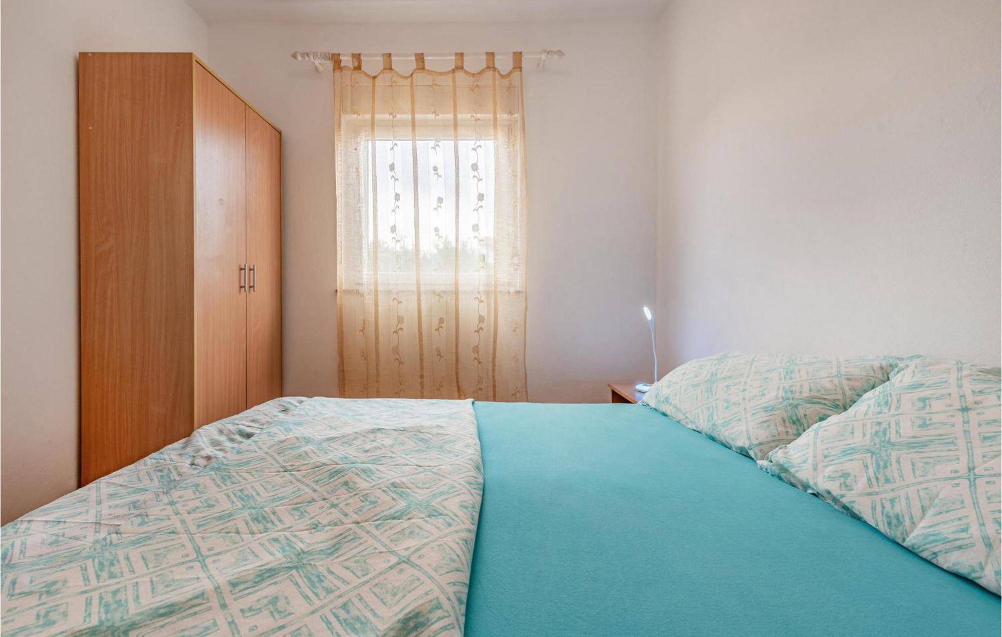 Two-Bedroom Apartment in Vir Buitenkant foto